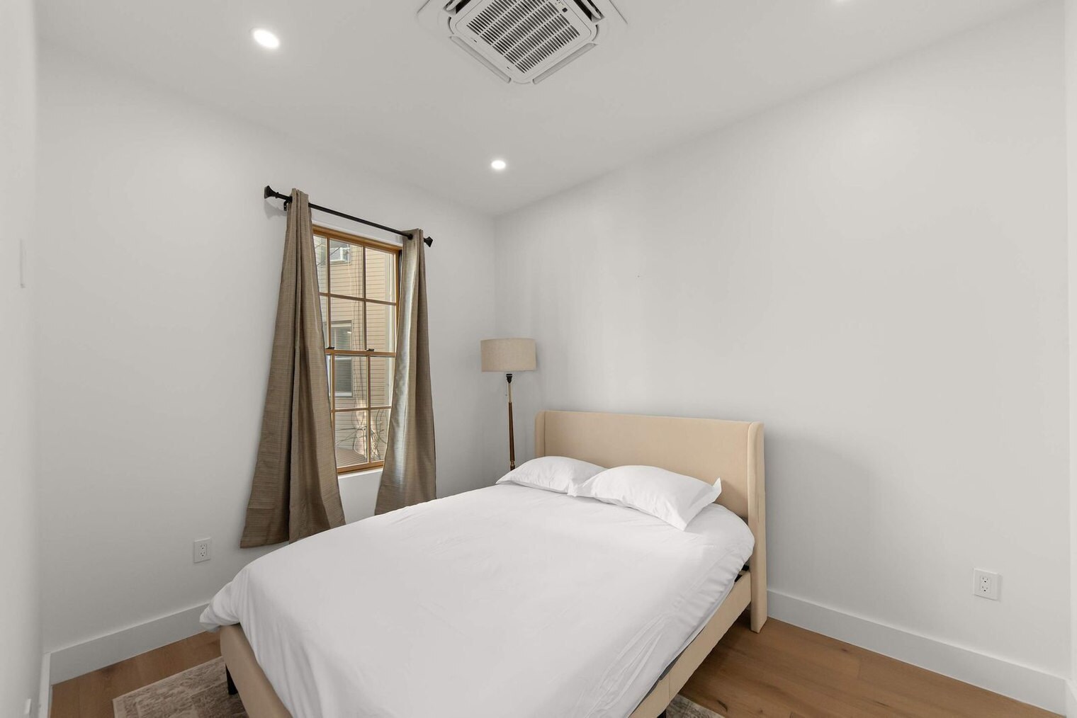 Building Photo - 10 Hausman St