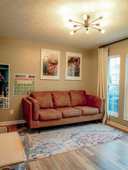 Building Photo - 2264 Ferndown Dr