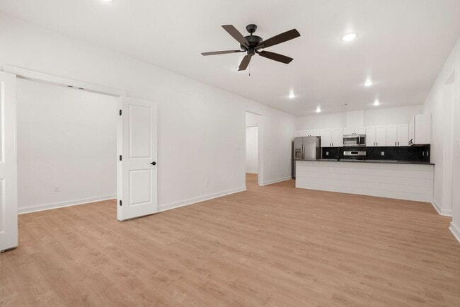 Building Photo - 8700 Cantera Dr