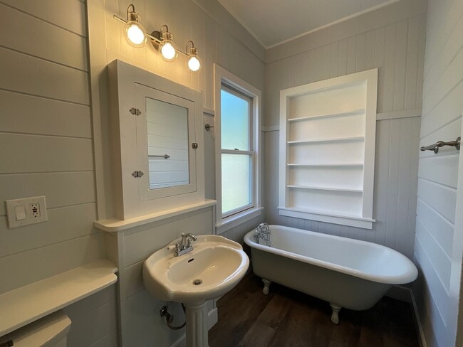 Building Photo - Charming Home on Cul-de-Sac w/Jacuzzi, Fireplace, Garage || Minutes from Downtown Napa!
