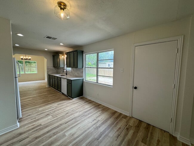 Building Photo - 3-Bedroom House for Rent in Copperas Cove
