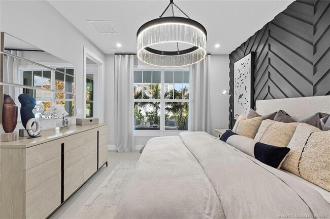 Building Photo - 823 SW Pr Ave