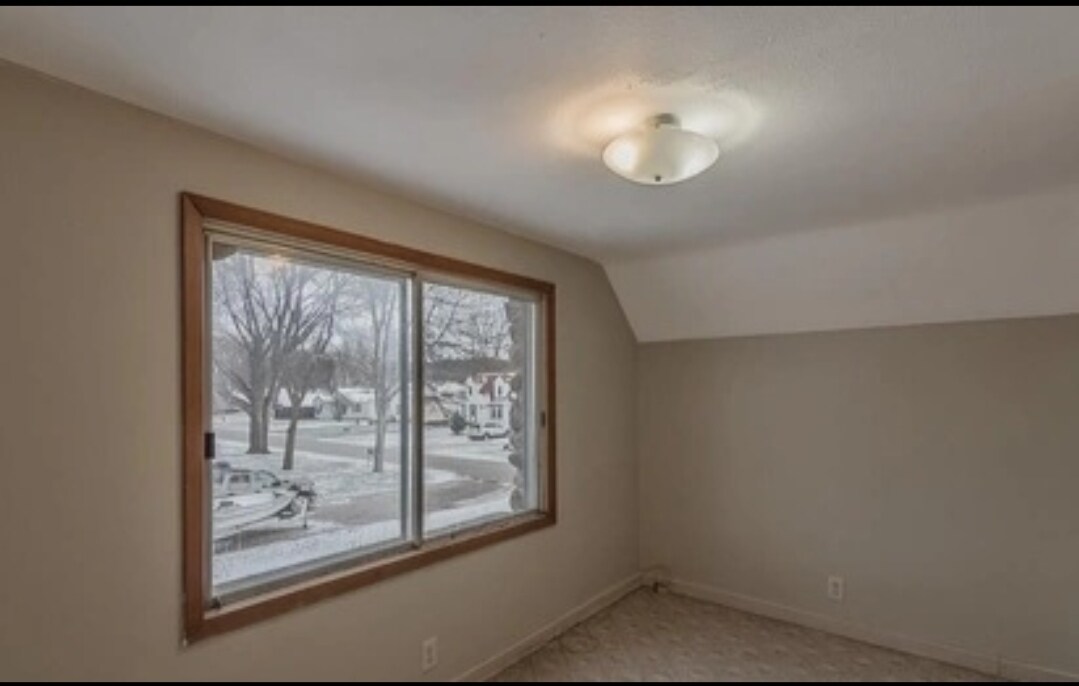 Bedroom 3 of 4 - 802 Le Hillier St