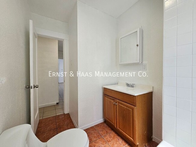 Building Photo - 1468 Alamitos Ave