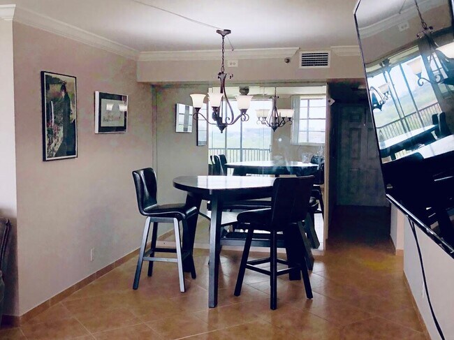 Building Photo - 3300 W Rolling Hills Cir