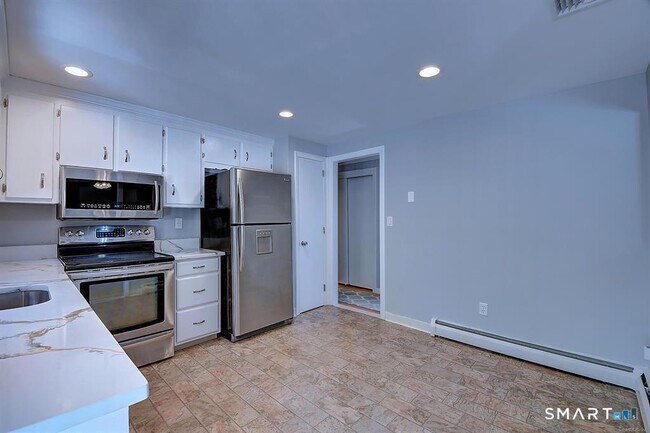 Building Photo - 115 Heywood Dr
