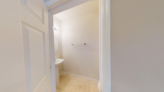 Building Photo - 3 BR 2.5 BA   TOWNHOME  - Bayberry Subdivi...