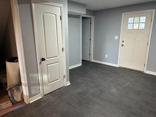 Building Photo - 105 N Davis St