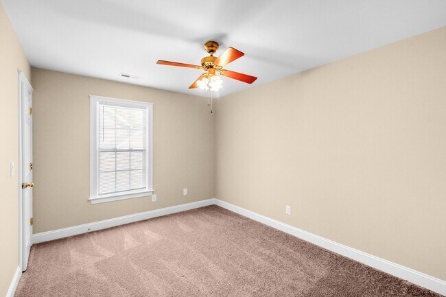 Building Photo - Charming 3 bed 2.5 bath Home in Huntersville!