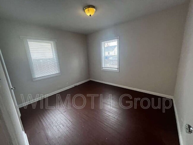 Building Photo - 3915 Hillside Ave