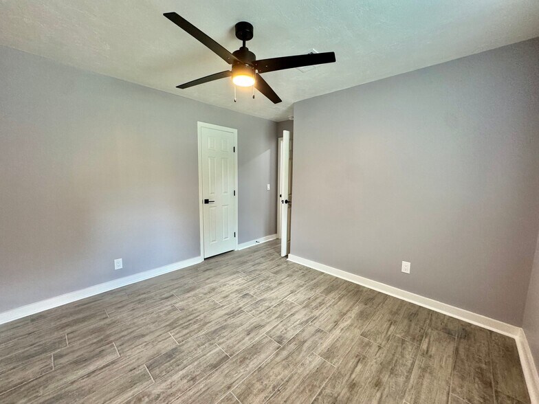 Building Photo - 2144 Westchester Dr