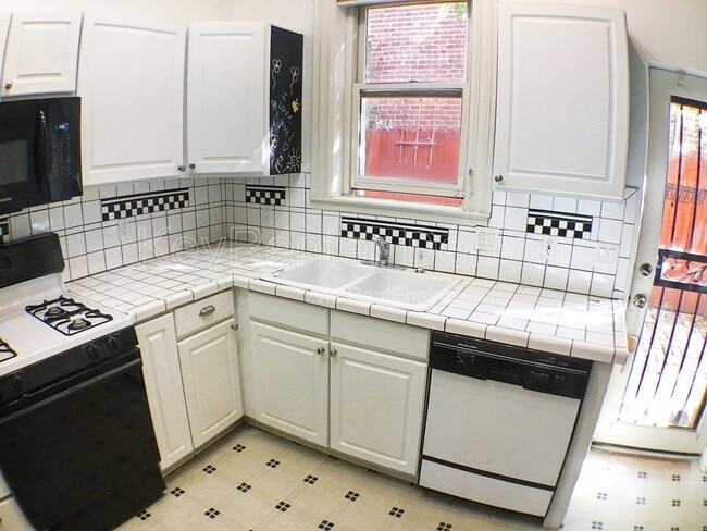 Building Photo - 1032 E 24th Ave