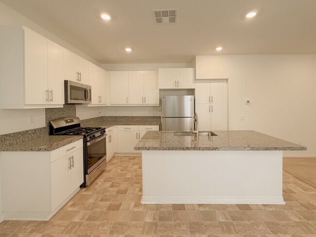 Building Photo - 16659 Crocus Ln