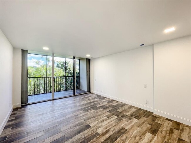 Building Photo - 20329 W Country Club Dr