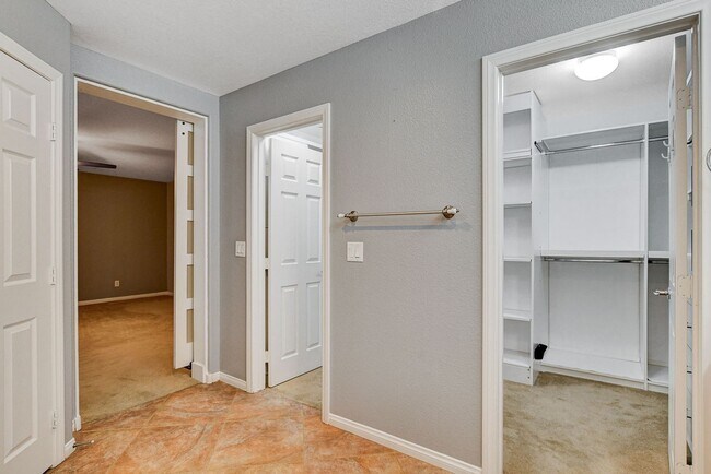 Building Photo - 4 Bedroom in North Las Vegas Near Aliante