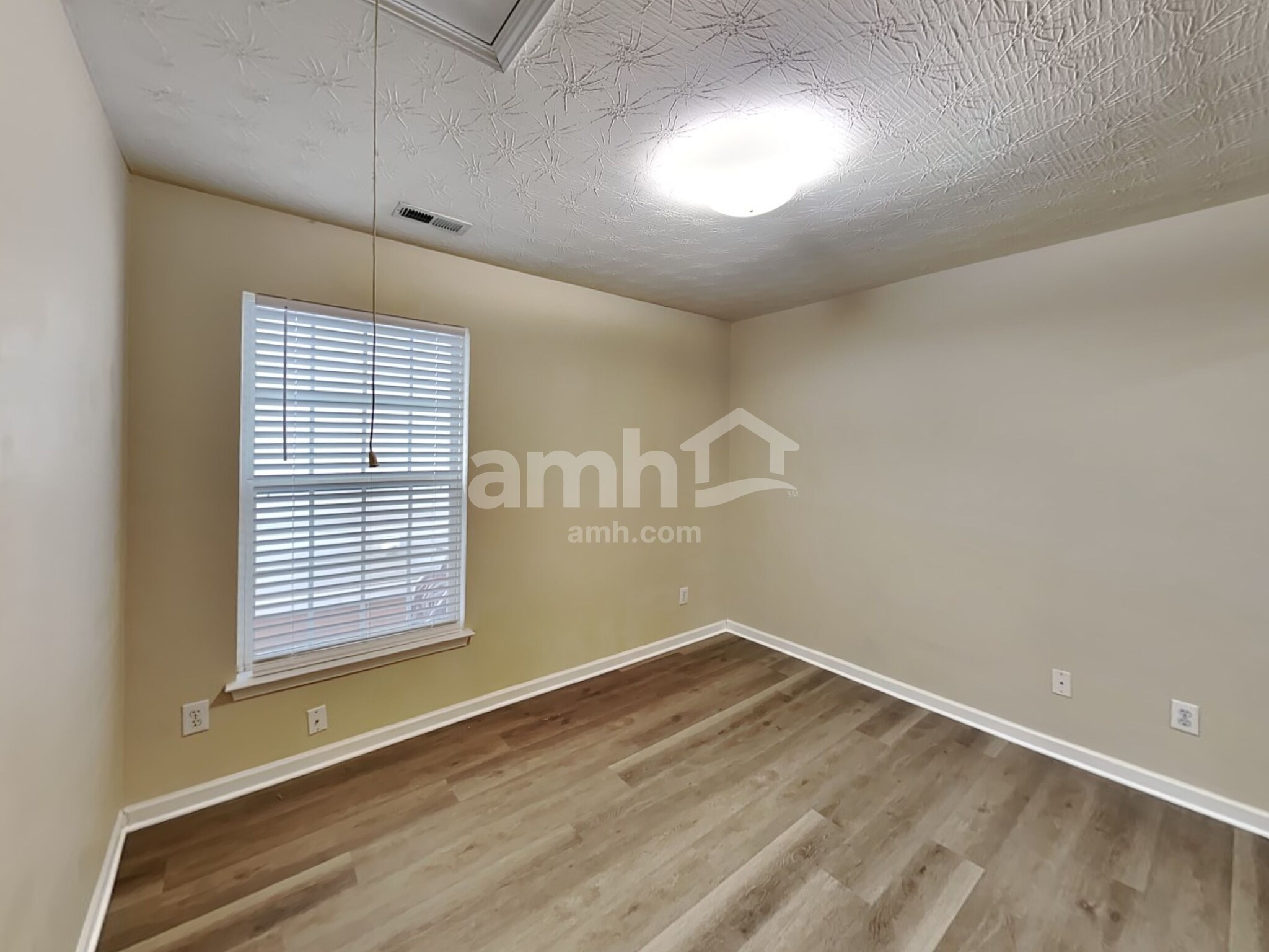 Building Photo - 204 Arrowhead Dr