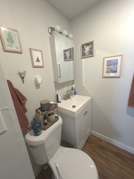 Building Photo - 2214 Winnebago St