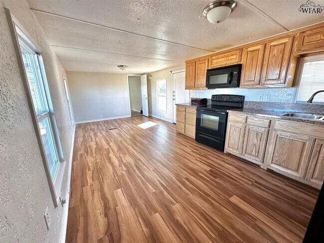 Building Photo - 8012 W Hwy St