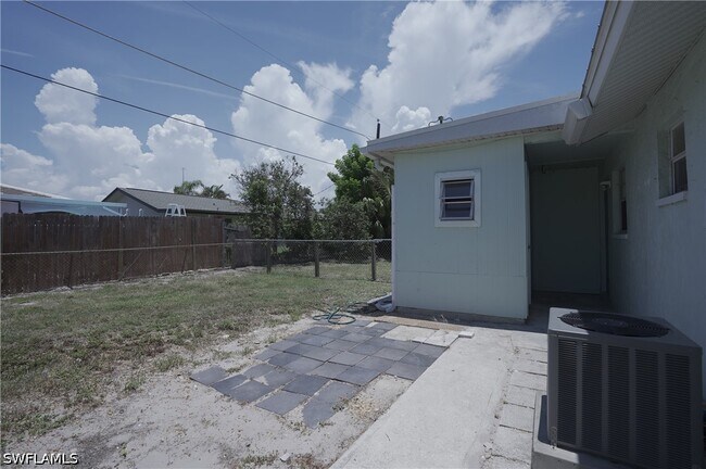 Building Photo - 1195 S Alhambra Cir