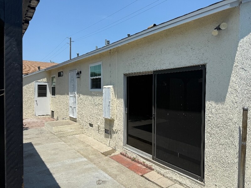 Building Photo - 9936 Rosecrans Ave