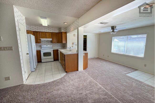Building Photo - 3Bed/2Bath House at 55th Ave/Peoria Ave! Ready for Immediate Move-In! – NO HOA!