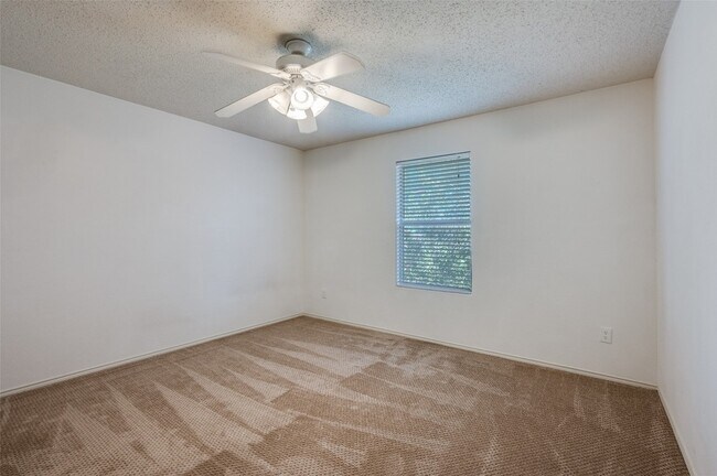 Building Photo - 5224 Royal Burgess Dr