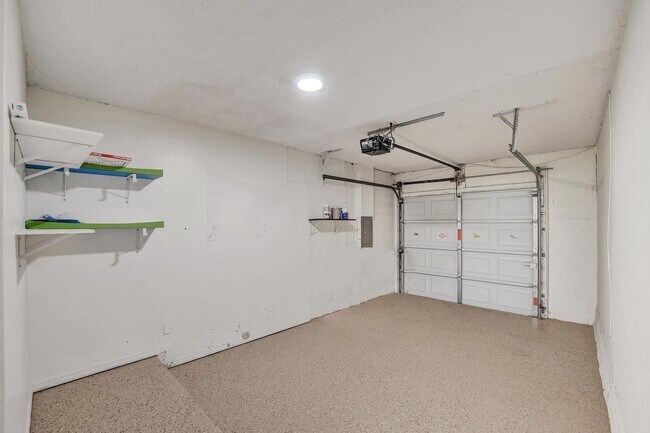 Building Photo - 949 Jade Ct