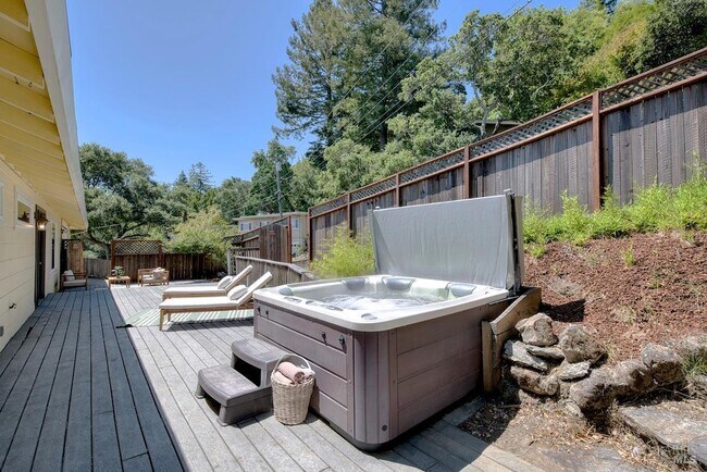 Building Photo - 76 Oak Springs Dr