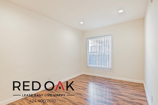 Building Photo - Excellent One Bedroom with Recessed Lighti...