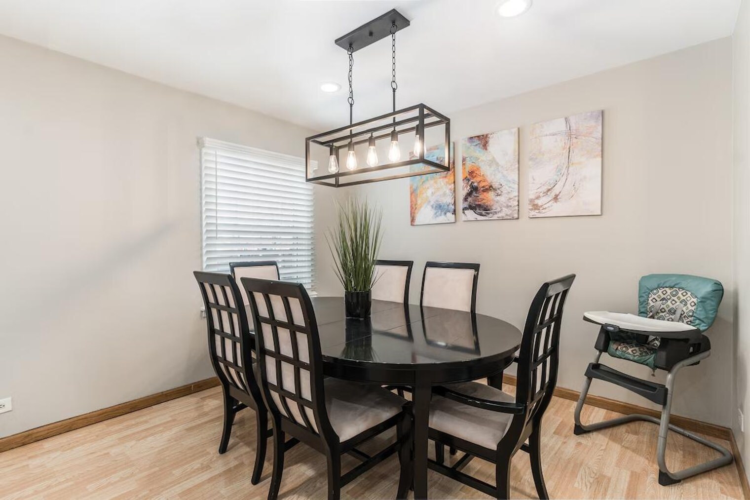 Building Photo - 920 Apple St