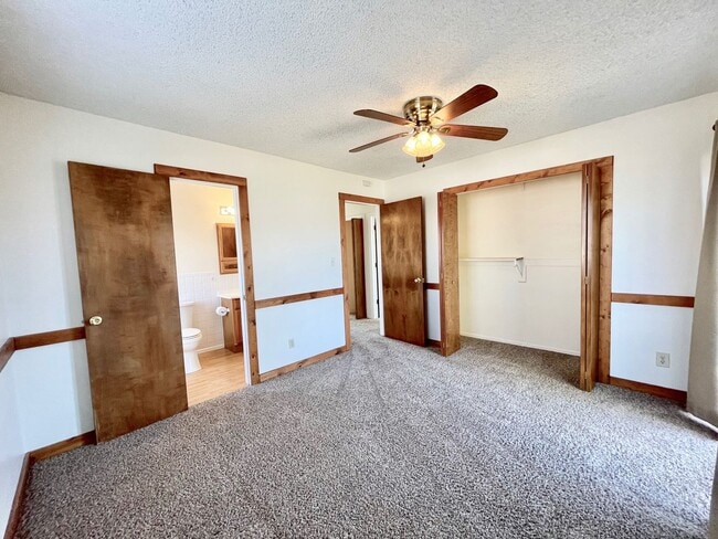 Building Photo - 2 Bedroom 1 Bath Rancher in Constitution H...