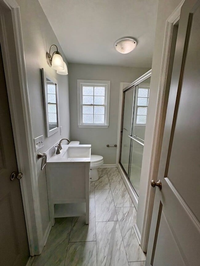 Building Photo - Charming Three Bedroom Duplex on Harborvie...