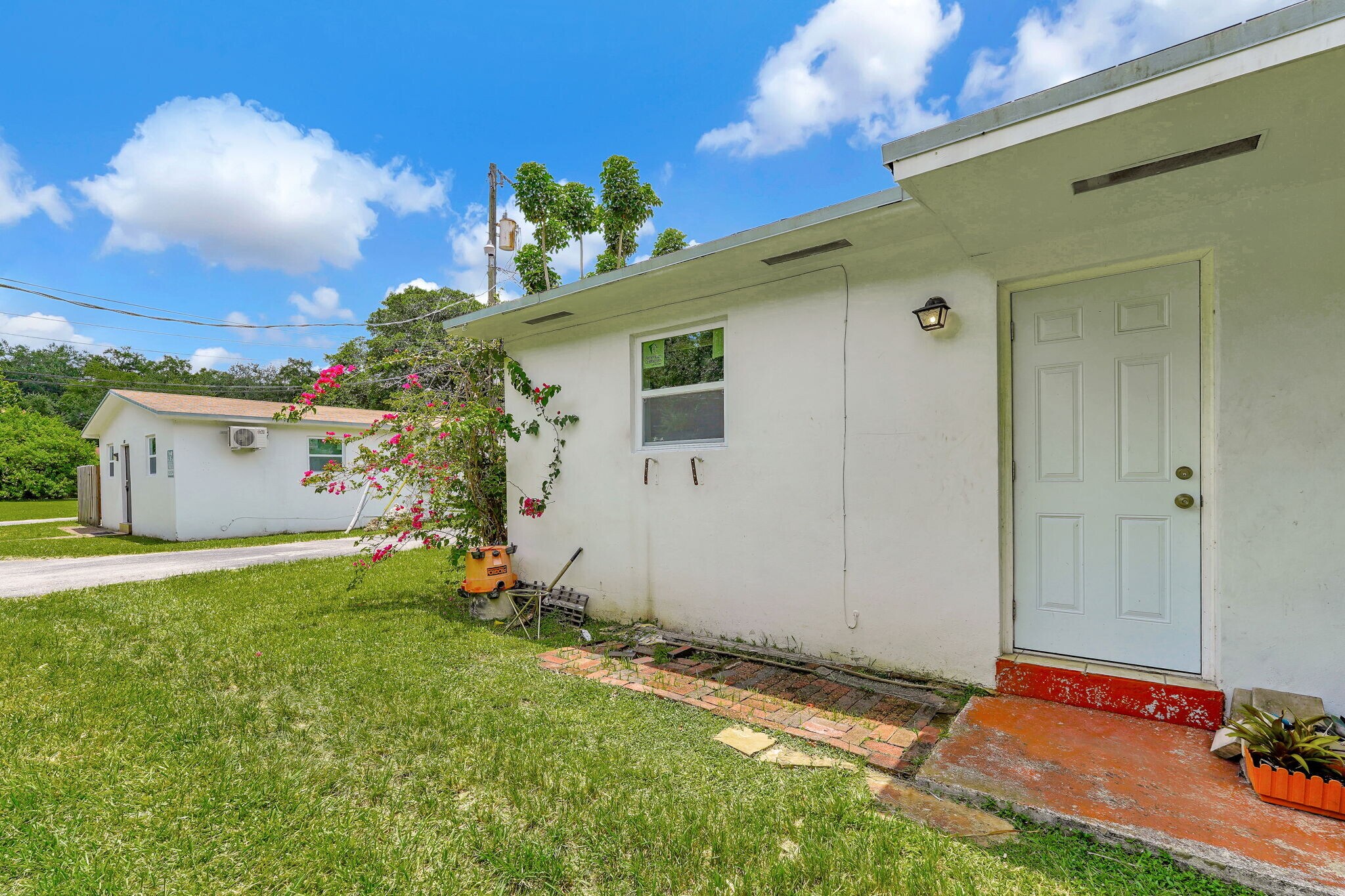 Building Photo - 558 NW 90th St
