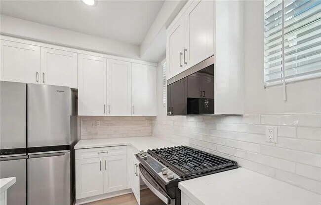 Building Photo - 40411 Via Cava