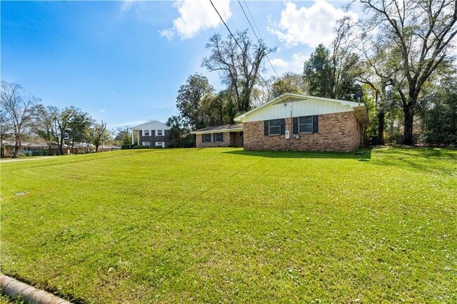 Building Photo - 207 Cache Cir