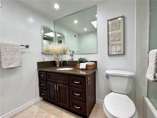 Building Photo - 7301 Vista Del Mar Vis