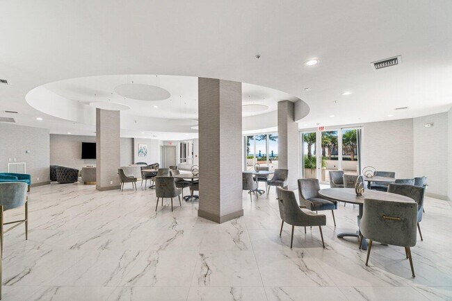 Building Photo - 5200 N Ocean Dr