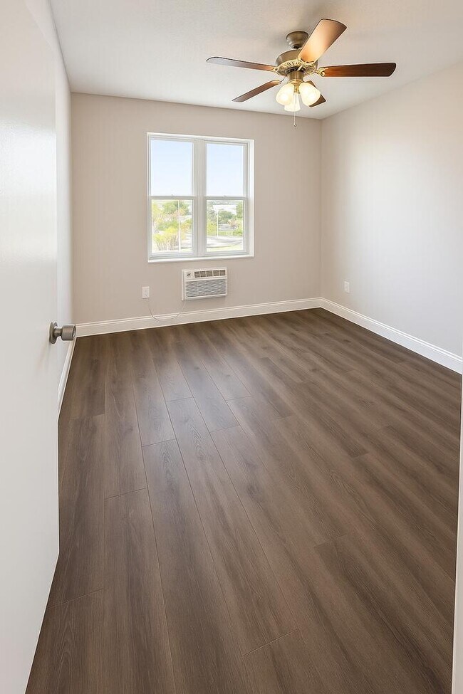 Building Photo - 2724 Vandiver Dr