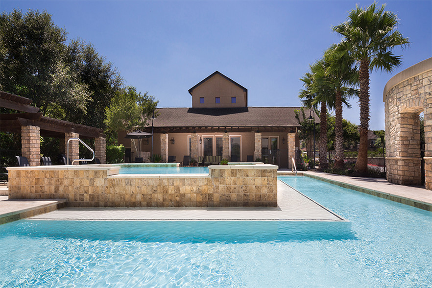 Resort-style swimming pool - Ridgeview