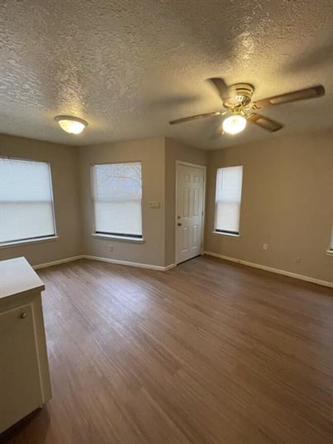 Building Photo - 296 Friendship Ln