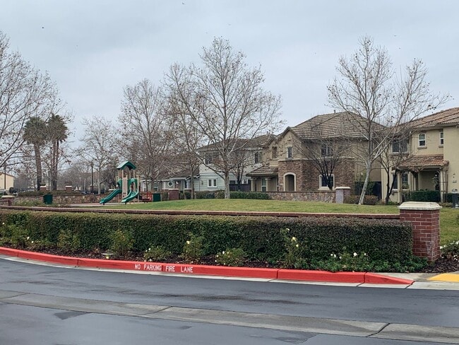 Building Photo - Beautiful home in a gated neighborhood!