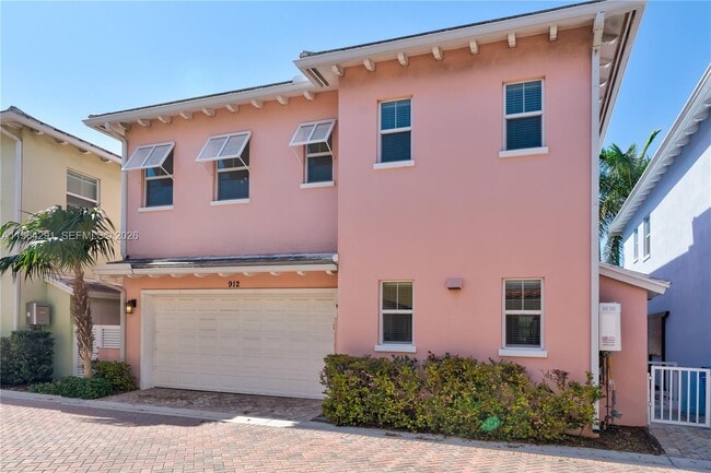 Building Photo - 912 NE 17th Way