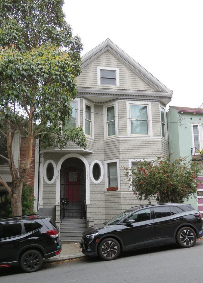 Building Photo - Freshly Updated Pet Friendly First Floor with Parking and Laundry