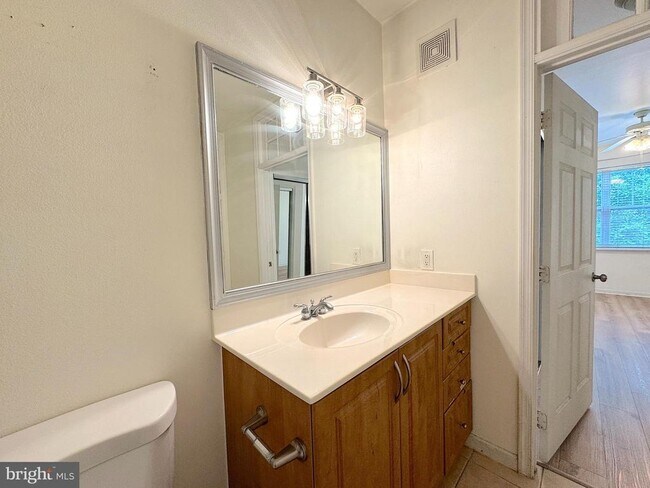 Building Photo - 12921 Centre Park Cir