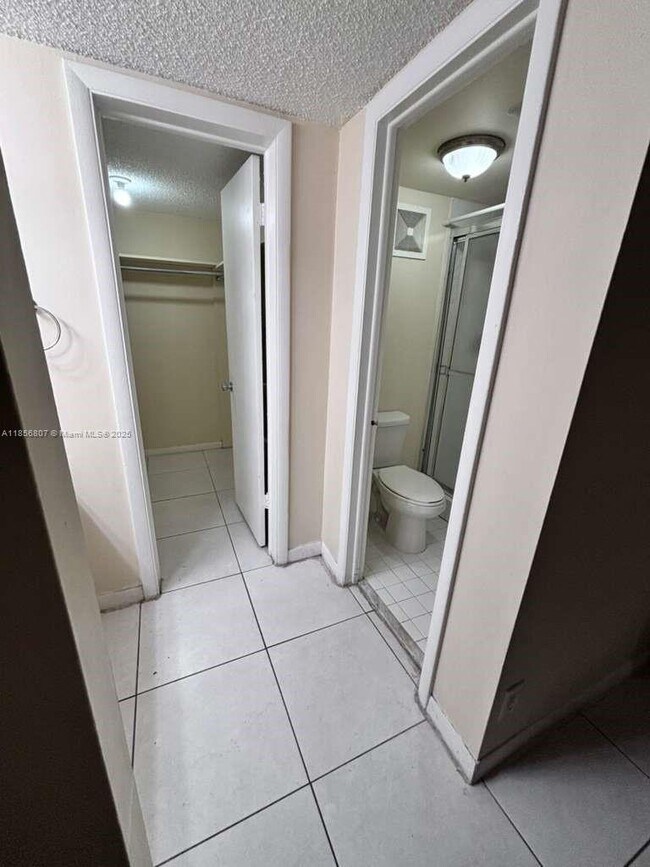 Building Photo - 430 Commodore Dr