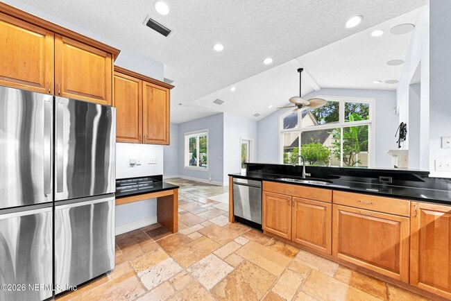 Building Photo - 38 Tallwood Rd