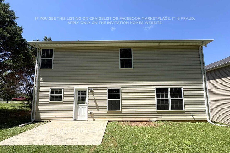 Building Photo - 216 Dimaggio Dr
