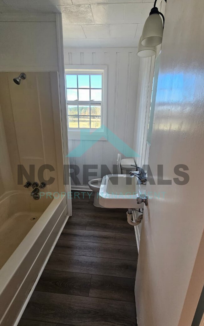 Building Photo - 252 Westbrook Ave