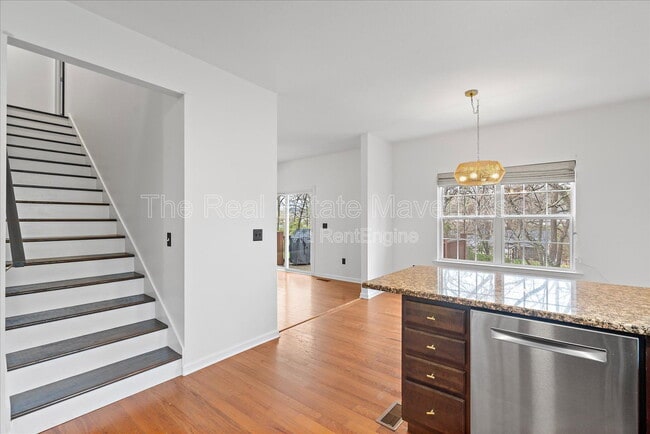 Building Photo - 1147 Coker Cir