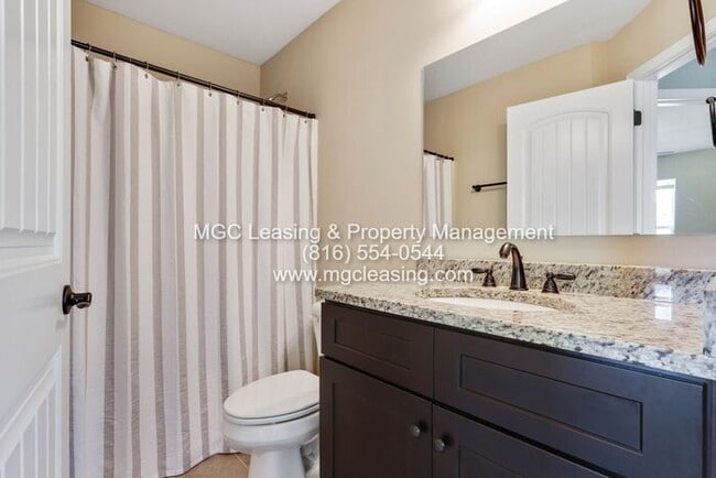 Building Photo - 3 Bedroom, LUXURY TOWNHOME, North of the River in KCMO